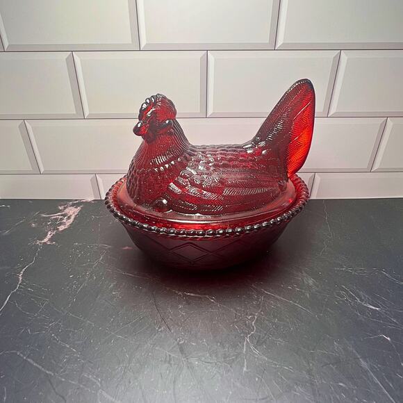 Red Amberina Hen on Nest *Glows* - Picture 1 of 5